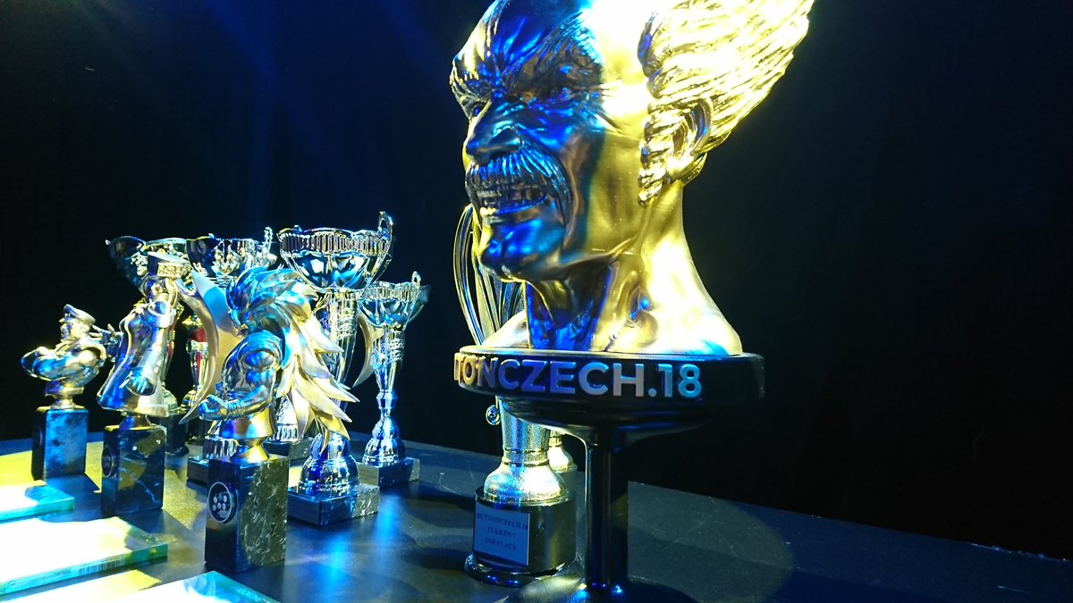 StrongLikeJess's tweet photo. Can we appreciate the trophys for a second? #buttonczeck https://t.co/4418KPkljx