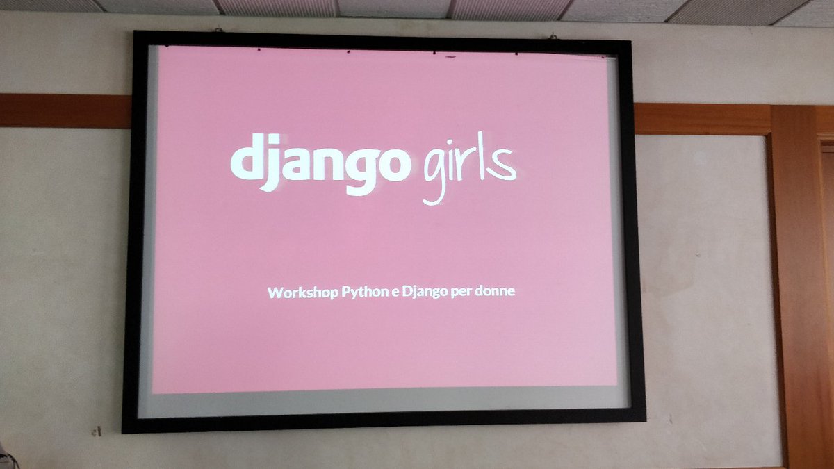 djangogirlsIT's tweet photo. Tra pochi minuti in #pycommunity @LauraCelesteBar presenterà l'esperienza degli workshop #djangogirls in Italia #PyConNove https://t.co/2OkY1Y1ljG