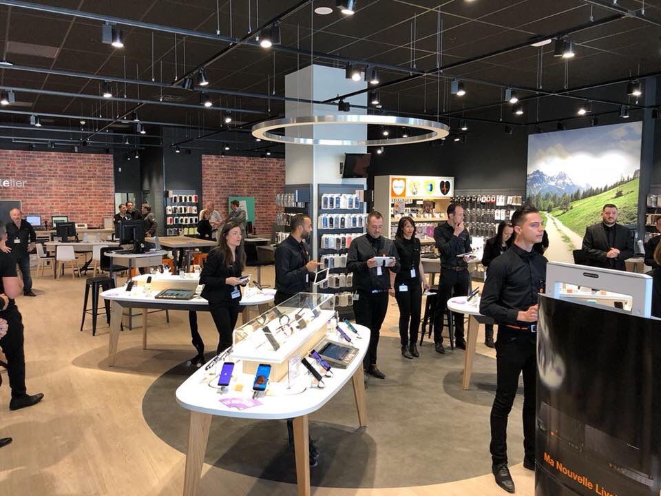 LudOrange06's tweet photo. Toute une équipe de professionnels pour vous accueillir et trouver la meilleure solution adaptée à vos besoins, le tout dans un environnement propice à la découverte ➡️ C’est ça le nouveau Smartstore #OrangeCap3000 👍🏻🤩✅ https://t.co/So033l0MGu