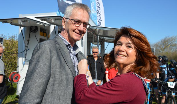 TXL0222's tweet photo. Dirk Vinke geridderd bij opening nieuwe MTB-route https://t.co/5SyxMRxB9i https://t.co/cE8t645wpL