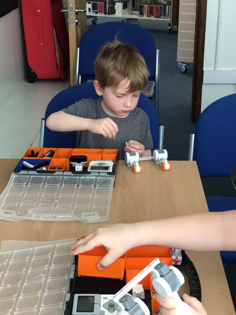 cbc_libraries's tweet photo. Scout robots are under construction at #Dunstablelibrary can't wait to see them in action later! There are 9 more sessions of Robotics Club you can join in with contact the library for details #lovelibraries #robotics #Lego #SaturdayMorning #SaturdayMotivation https://t.co/DyDRl7Mqc9