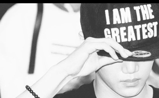 Arkamdan konuşan insanlarin sözlerin de ben,hayallerinde imzam var