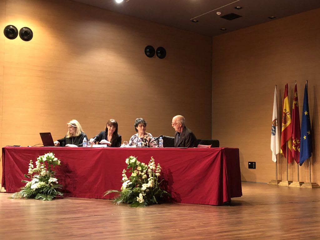 BibliotecaSGA's tweet photo. “De seis ya somos tres” por Ana Azorin y “El circo de las Ideas” por María Martinez, gracias por acompañarnos #3ECLRM #MolinadeSegura https://t.co/Me50qynoVH