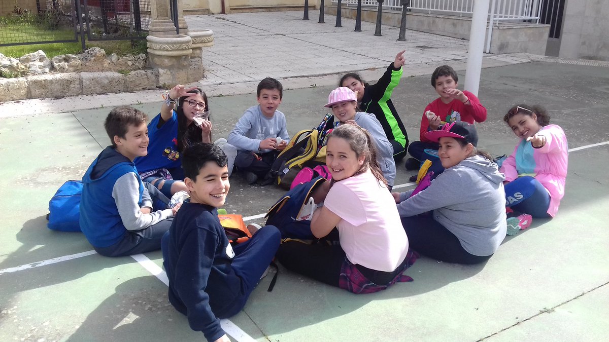 alestecj's tweet photo. Todo a punto para comenzar nuestra ruta al aire libre, actividad estrella del #minicampamento #interparroquial #Astudillo2018 Primero almorzamos para coger fuerzas @SalesianosSSM @federboscocyl https://t.co/Ltu4DR2IyV