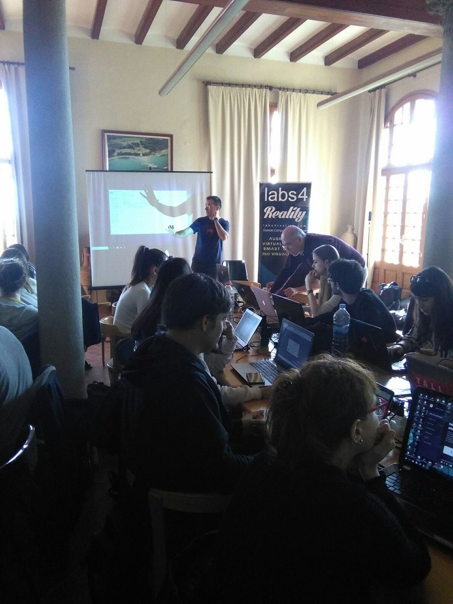 macarqueologia's tweet photo. Som al 2018.III Workshop l AM “International Augmented Med” 
A la biblioteca sessió amb Elisa Hernández, arqueòloga del #MACempúries, i Lluís Giménez #ETSAB: explicació del museu i jaciment, i consideracions de partida per a la generació de models #3D i 360º
@la_UPC  @uramonllull https://t.co/5yY9cbY83J