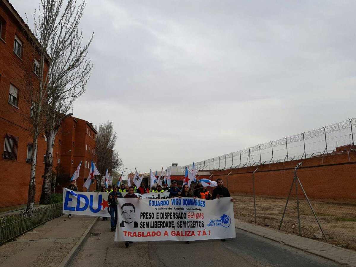 Quevoltem's tweet photo. #MarchaásCadeias2018 #Quevoltem Desde 2011 a 2017, as famílias e amizades do preso independentista Eduardo Vigo levam percorridos 399.970 km con um gasto económico de 61.707 €.
Ate que nom venham eles, iremos nós! #stopdispersom https://t.co/6w8X8kQCab
