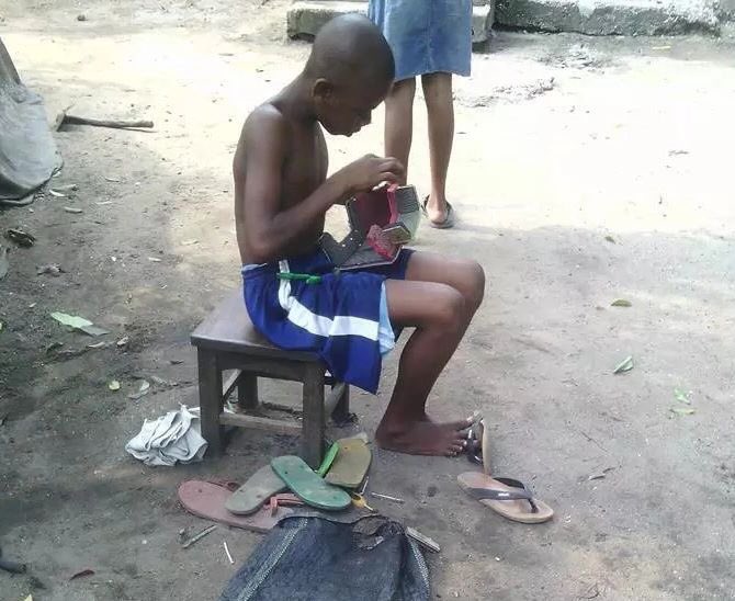 Ink_her's tweet photo. He's not even a youth yet, but see what he made out of slippers #LazyNigerianYouths https://t.co/0D8HKDiNRk