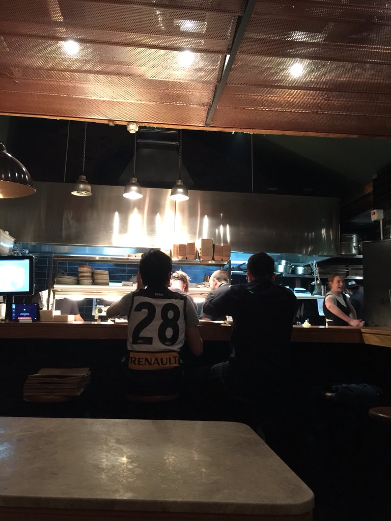 bastiaisi's tweet photo. Et fin de journée chez @MadamePeel21  #breadandbone #Australietour https://t.co/8Zuu0xzurP