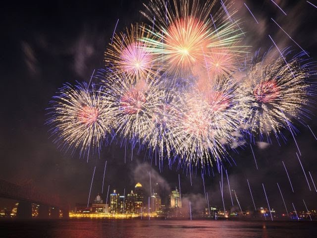 PlatinumPanel's tweet photo. Happy #ThunderOverLouisville Day! https://t.co/4fx8RF5Gsz
