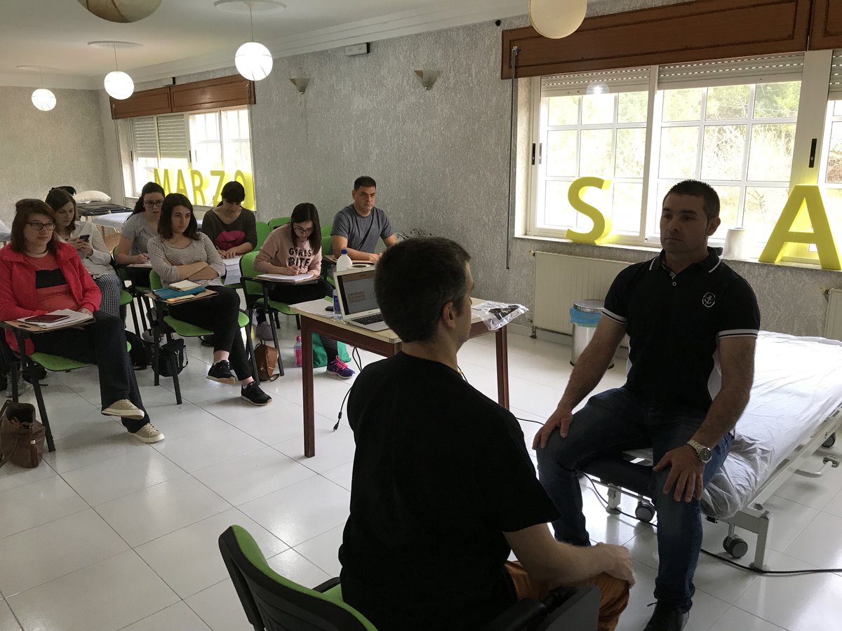 marzosaude's tweet photo. {- Curso Binomio -}
Ya tenemos el primer paciente del día. Buscamos 🐘 no 🐁.
Curso + Pacientes + @elefanteG85 = #fisotop + #cursotop https://t.co/kEfpK4iXa4