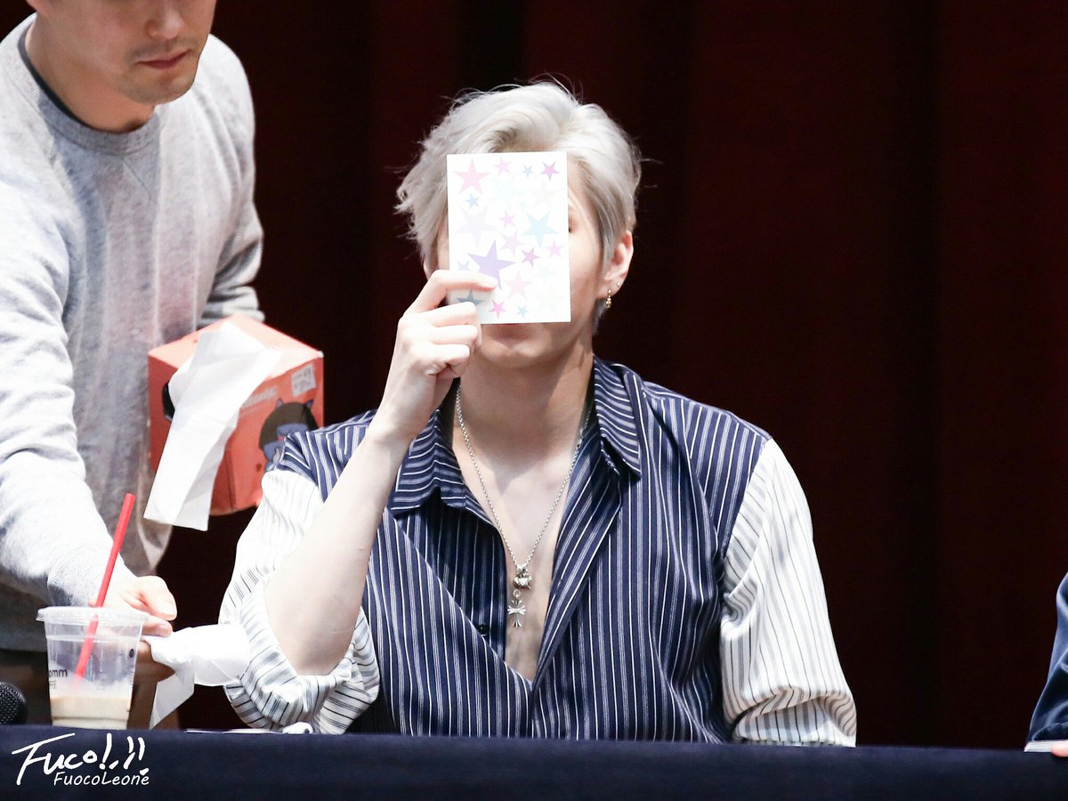 FuocoLeone2016's tweet photo. 180421 영등포 팬싸 #빅스 #VIXX #정택운 #레오  @JUNGTW_LEO  #EAU_DE_VIXX #향 #Scentist

거울인줄………………ㅋㅋㅋㅋㅋㅋ https://t.co/k30CFg66J5