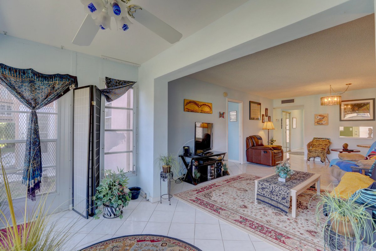 SheriRemax's tweet photo. Just Listed-Priced to sell $67,900 located in Lauderdale Oaks
2 bedrooms and 2 full bathrooms. 3 community pools, 55+
#readyToRetire #SecondHome #CondoLiving #LowHOA #REMAX #ForSale #FloridaRealEstate #FortLauderdale #LauderdaleLakes #MOVE #RemaxRealtorSheri #CALLME #MoreToSee https://t.co/Vbqyt7eBdv