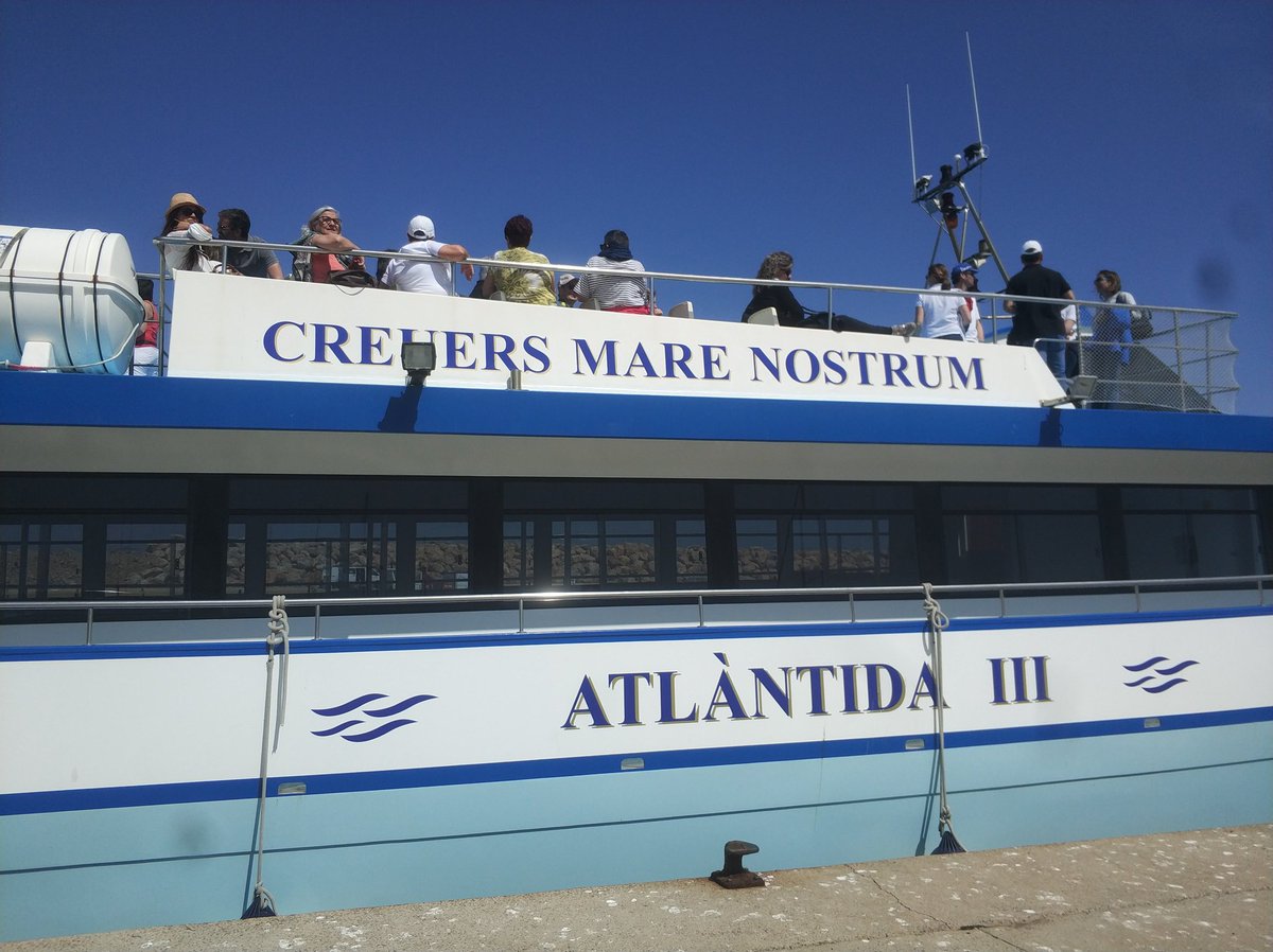 nauticescala's tweet photo. G1 I G2 a l'aigua! I també ja està navegant el creuer Mare Nostrum per veure la sortida de la regata Mar d'Empúries, abans de degustar vi i anxoves de l'Escala #regates18 #opticat https://t.co/N61mLBl7Ps