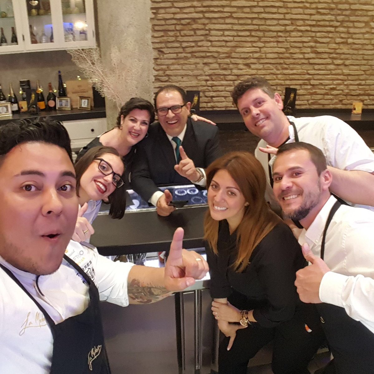 InfoMedusa's tweet photo. Visitas que ilusionan !! @KGBmalaga un ejemplo para la  restauración malagueña , ganadores del premio “Mejor Profesional del Año” Orgullosos!! #lamedusa  
#malagasecrece
#siemprehaymas 🔝 https://t.co/nrGguACfbW