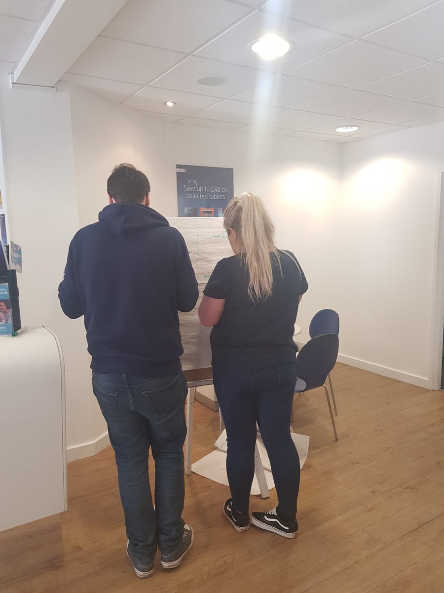 GuruLukeHinch's tweet photo. #Samsung S9 and S9+ training at #O2Buxton today! Training our lovely staff to #betheexpert
#MidTraining @GuruBarryJames @MIDCommsUK https://t.co/H1N8kiB8Jo