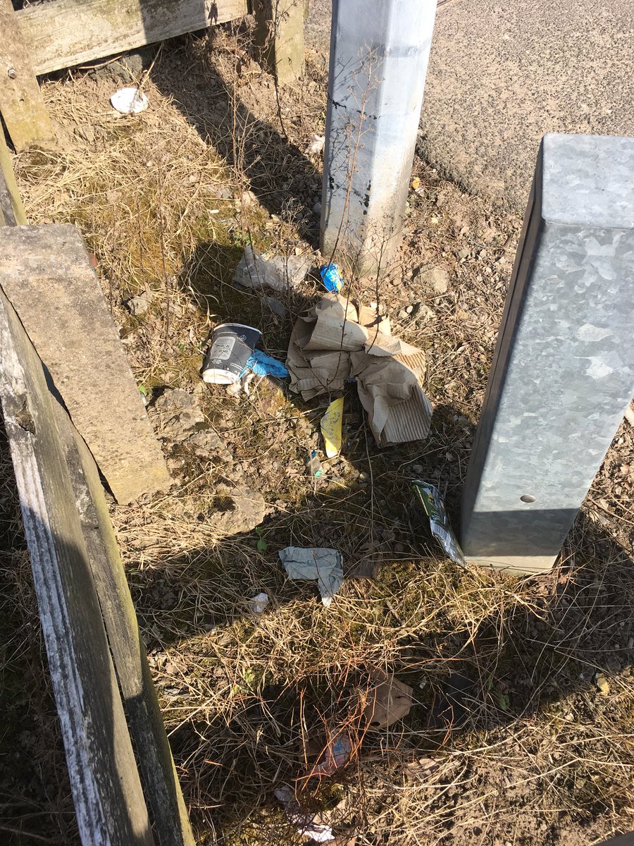 simonjveardley's tweet photo. The all too familiar scenes of @cwaclabour neglect. This time in the #Wolverham area of #EllesmerePort. Why should residents have to put up with such mess!? #TimeForChange @Griff1987 @CWaCTory https://t.co/DIptQGbdq1