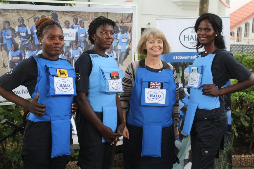 TheHALOTrust's tweet photo. Last week @hbaldwin met some of the deminers from our #100WomeninDemining project in #Angola.

This project provides women with much-needed skills and jobs, whilst making their country safer.

We're grateful for the continued support from @ukinangola of our work in the country. https://t.co/CTlDE2YkbZ
