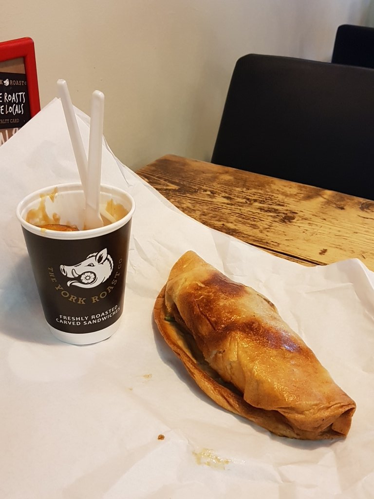ShmHaulage's tweet photo. #LOVEROASTS ITS DINNER TIME AT THE YORK ROAST CO https://t.co/o2QvolfS1F
