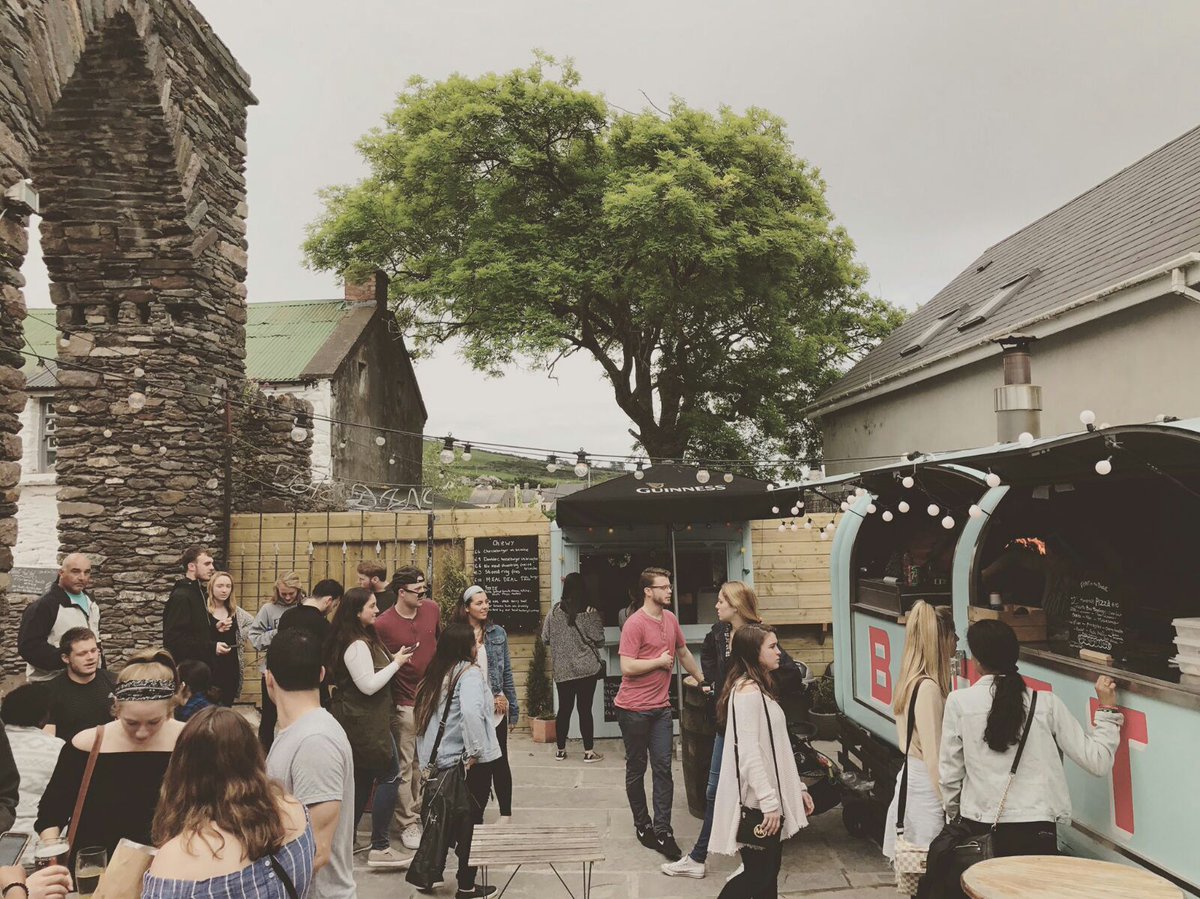 chewydingle's tweet photo. SUNS OUT. FIRE ON, BLOCK ROCKER READY 🍕! OPEN EARLY TODAY FROM 2PM. DINGLE'S ONLY WOODFIRED PIZZA. FROM €10. CALL IN YOUR ORDER 087 3527390. https://t.co/fpFkwPxDUZ
