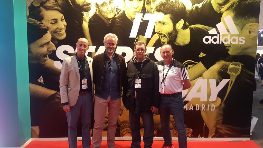 JAMUrrialde's tweet photo. En @RNRmadmaraton siempre hay grandes amigos @angelgdelarubia @carlosbaranda @CarlosGattorno https://t.co/Yi0wMzTOUs