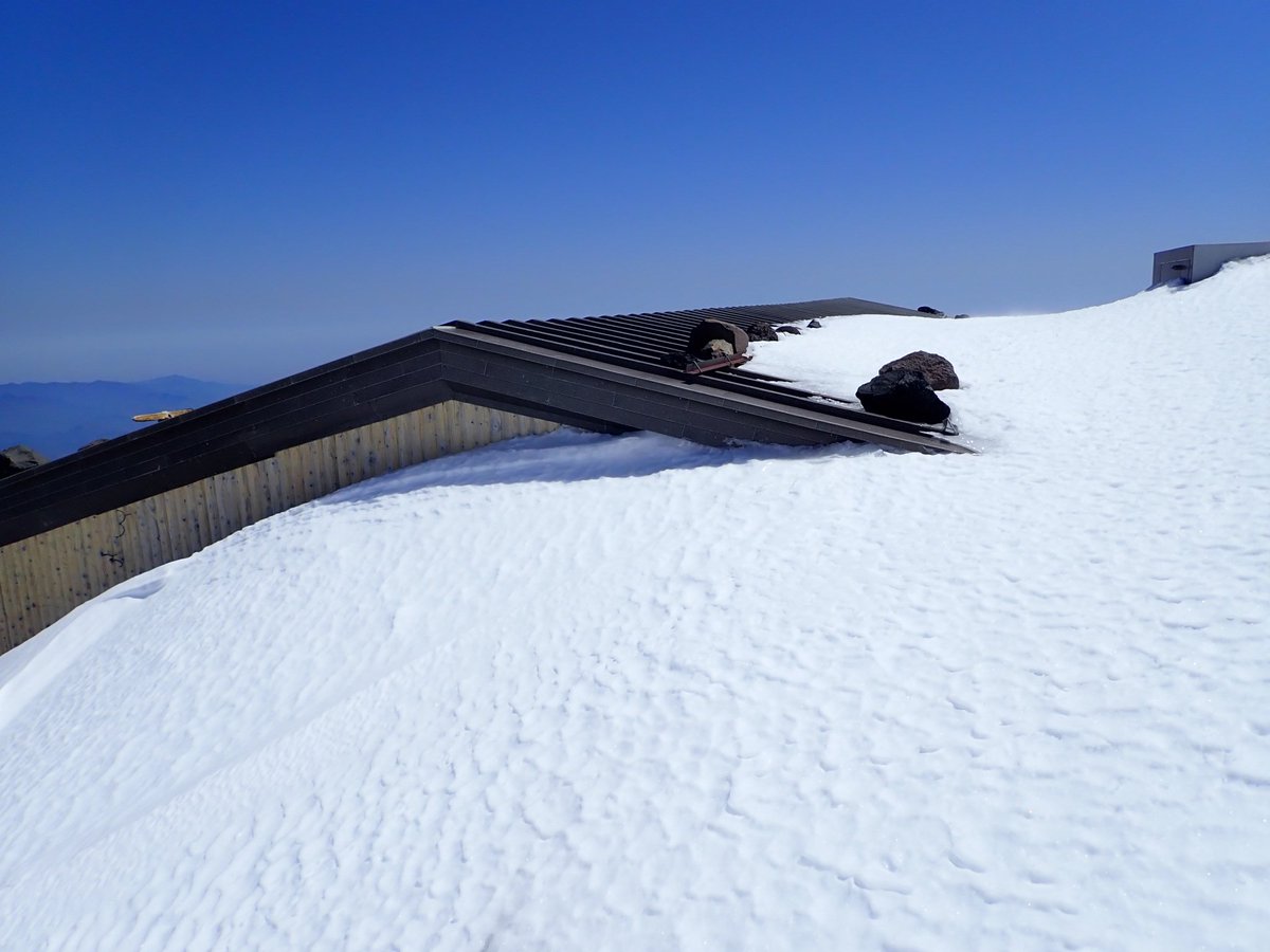 roishi2j2's tweet image. 今日は暑いので #yapf さぼって富士山へ避暑しに行ったら疲労困憊したので、明日の #技術書典 の間にゆっくり休憩させてもらうつもり