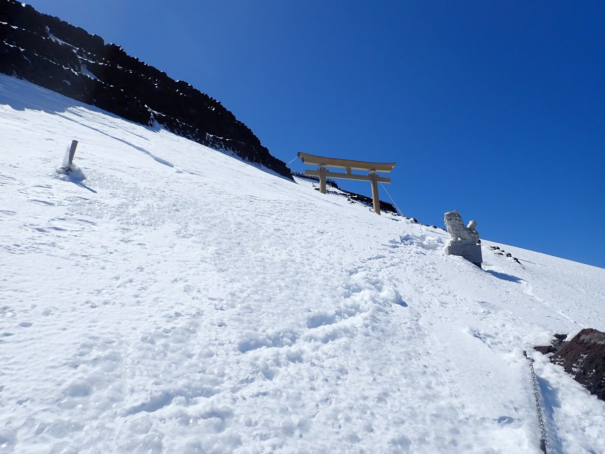 roishi2j2's tweet image. 今日は暑いので #yapf さぼって富士山へ避暑しに行ったら疲労困憊したので、明日の #技術書典 の間にゆっくり休憩させてもらうつもり