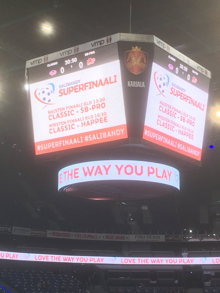 Poikien sb-kauden yksi kohokohdista on alkamassa: #superfinaali jossa pääsee seuraamaan isompien edesottamuksia paikan päällä. Kyllä kelpaa vanhemmillekin! #salibandy