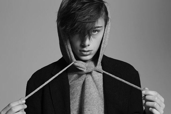 willam_franklyn's tweet photo. Go check out @petiteparade for more of this amazing shoot 🙌
.
photo @ellistonlutz
styling @michelonofrio 
#HMU @elaynabachman .
#nyc #petiteparade #teen #tw #jcrew #editorial https://t.co/SHcLWmcyuf