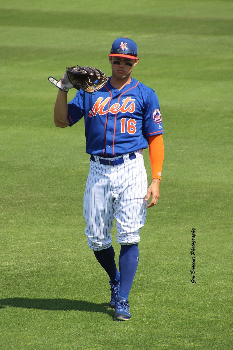 Jbusc33's tweet image. #mattdendekker #warmingup #playingcatch #firstdatafield #springtraining2018 #newyorkmets #portstlucie #baseball #florida #gomets #hotstart #outfield #losmets #VisitStLucie #lasvegas51s #lgm.