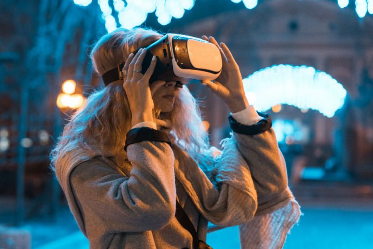 IanWCampbell's tweet photo. Innovation is key to growing the UK economy. Read #CSQuarterly from @UKCivilService on how @InnovateUK is helping to transform existing industries and create new ones: https://t.co/SqRxChwqtU https://t.co/pB2aSLmqlR