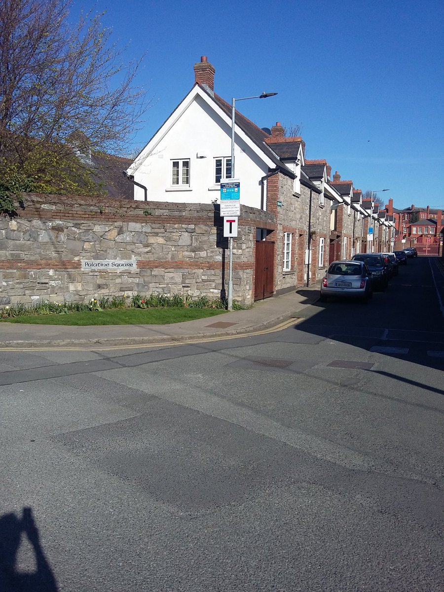 Litter free streets in the sunshine on Arbour Hil after the communitu street clean from Ard Righ to Parkgate.thanks to  @StoneybatterPoP and @DubCityCouncil #teamdublinstreetclean #teamdublincleanup