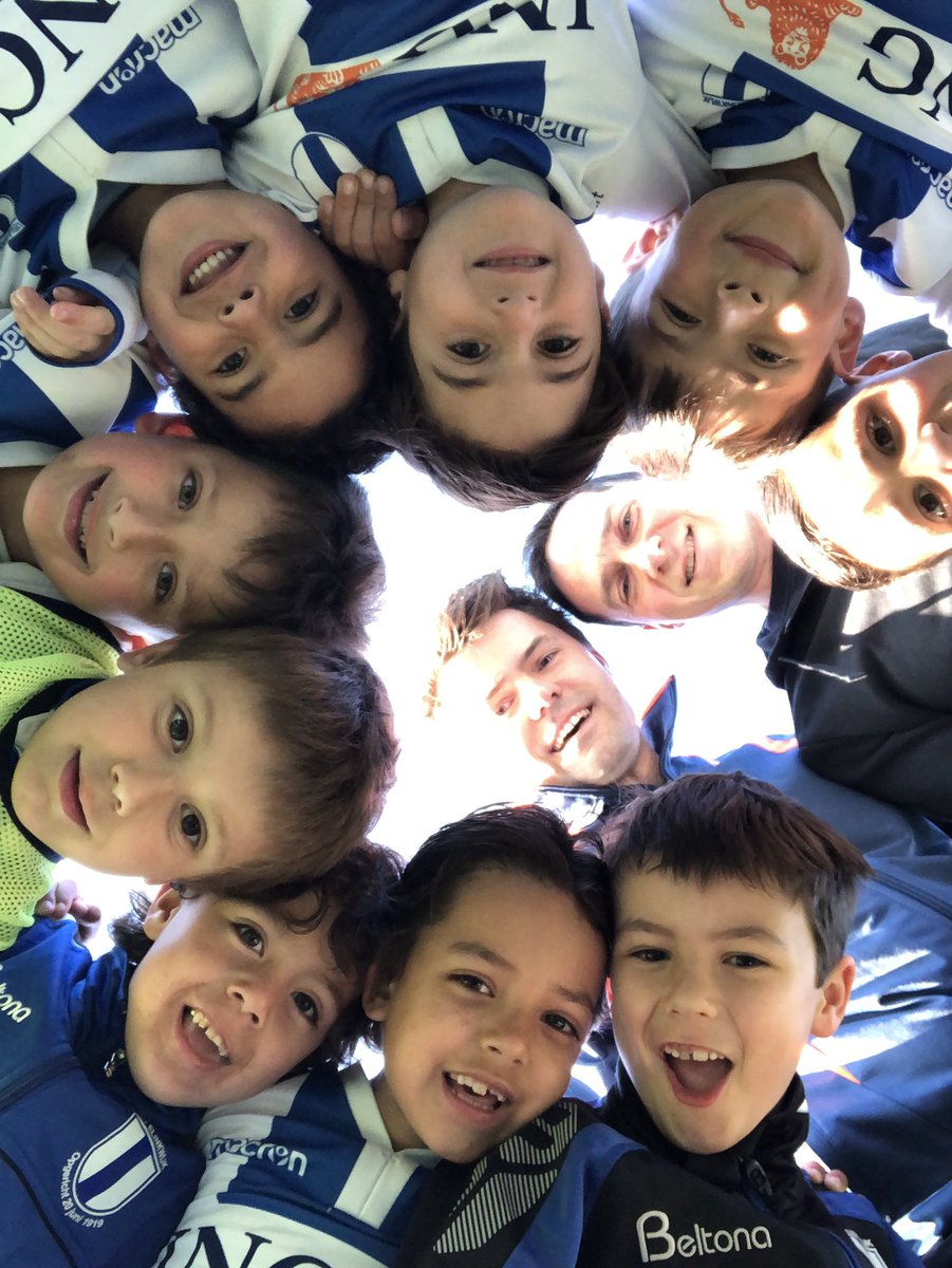 Toppers van Elinkwijk JO8-5. Mooie dag voor een pot voetbal!😄 <a href="/Elinkwijk/">USV Elinkwijk</a>