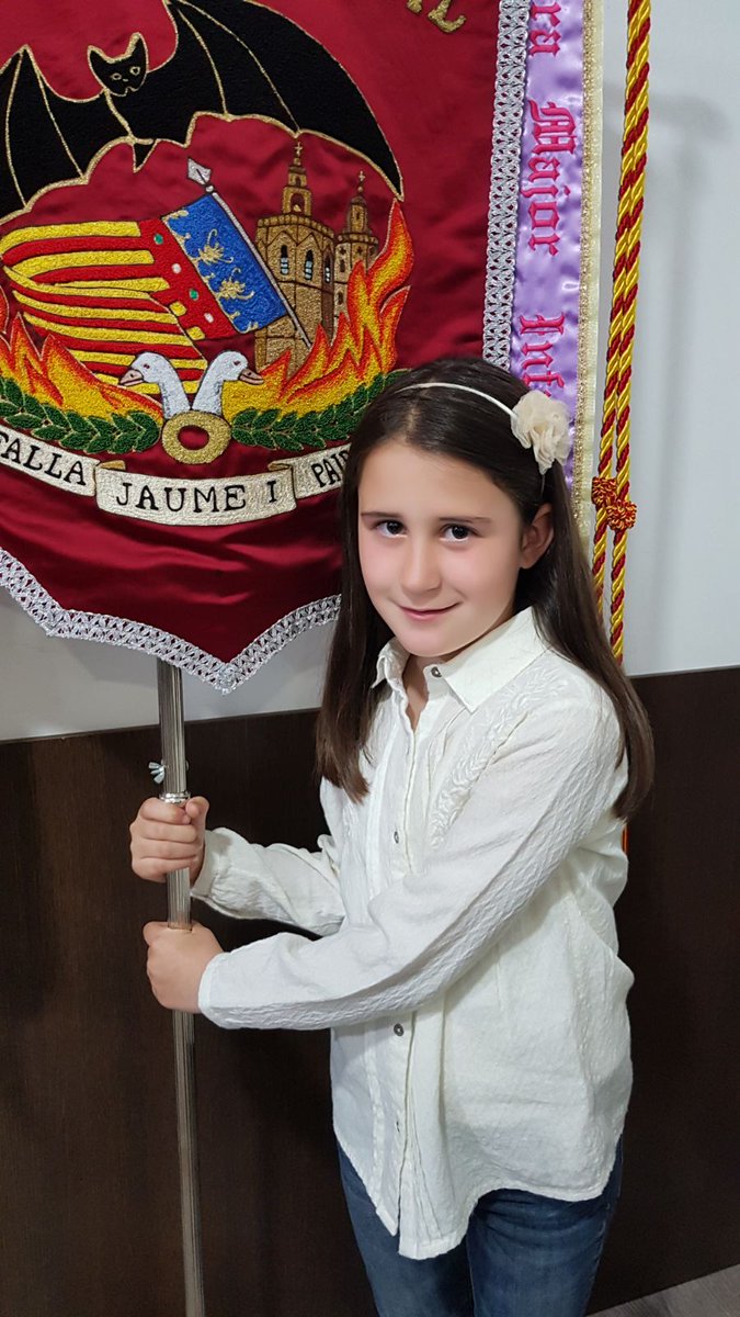 Ya tenemos al completo el cuadro de honor para el ejercicio 2018-2019 que acompañará a nuestro Presidente, Jesús Santos i Martínez.

- Fallera Mayor: Esther Guerrero i Pelufo.
- Fallera Mayor Infantil: María Ferrer i Parets.
- Presidente Infantil: Miguel Ángel  Zarcos i Ortega.