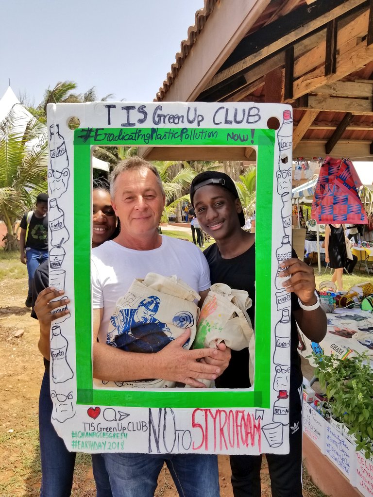 suramaking's tweet photo. Green Up Club grocery bag is almost sold out. Few available. 
#EndPlasticPollution 
We are here @EarthDayAccra #EradicatingPlasticPollution 
#MarchForScience2018 
@EarthDayNewYork  @greenschoolsorg @GreenGhana360 @babilgre https://t.co/0R5bMFdTgF