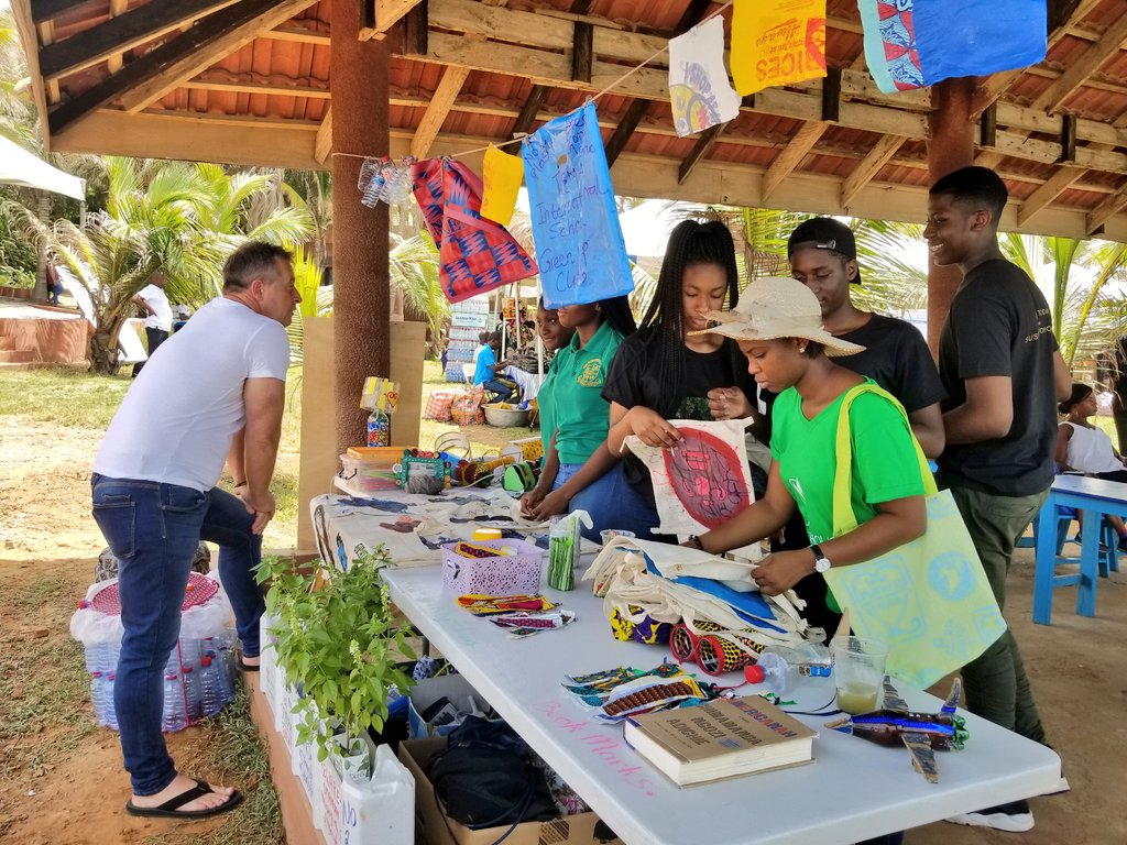 suramaking's tweet photo. Green Up Club grocery bag is almost sold out. Few available. 
#EndPlasticPollution 
We are here @EarthDayAccra #EradicatingPlasticPollution 
#MarchForScience2018 
@EarthDayNewYork  @greenschoolsorg @GreenGhana360 @babilgre https://t.co/0R5bMFdTgF