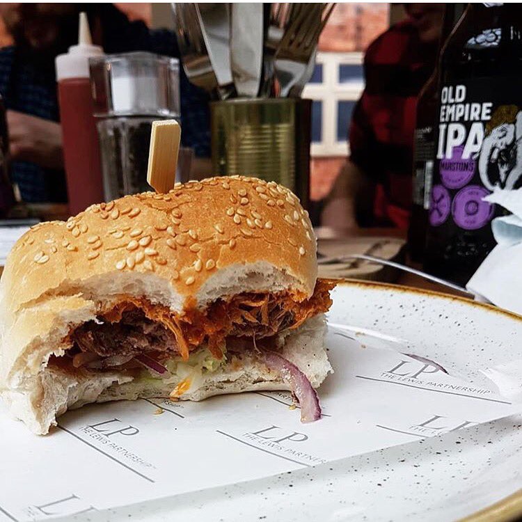 thebeargrill's tweet photo. Sun's out, buns out 🍔☀️ #TheBearGrill #BeMoreBear #Stafford #TwoWeeksLeft #WDYT #SunSunSun #Burger #Summer https://t.co/qbhhoYWOxg