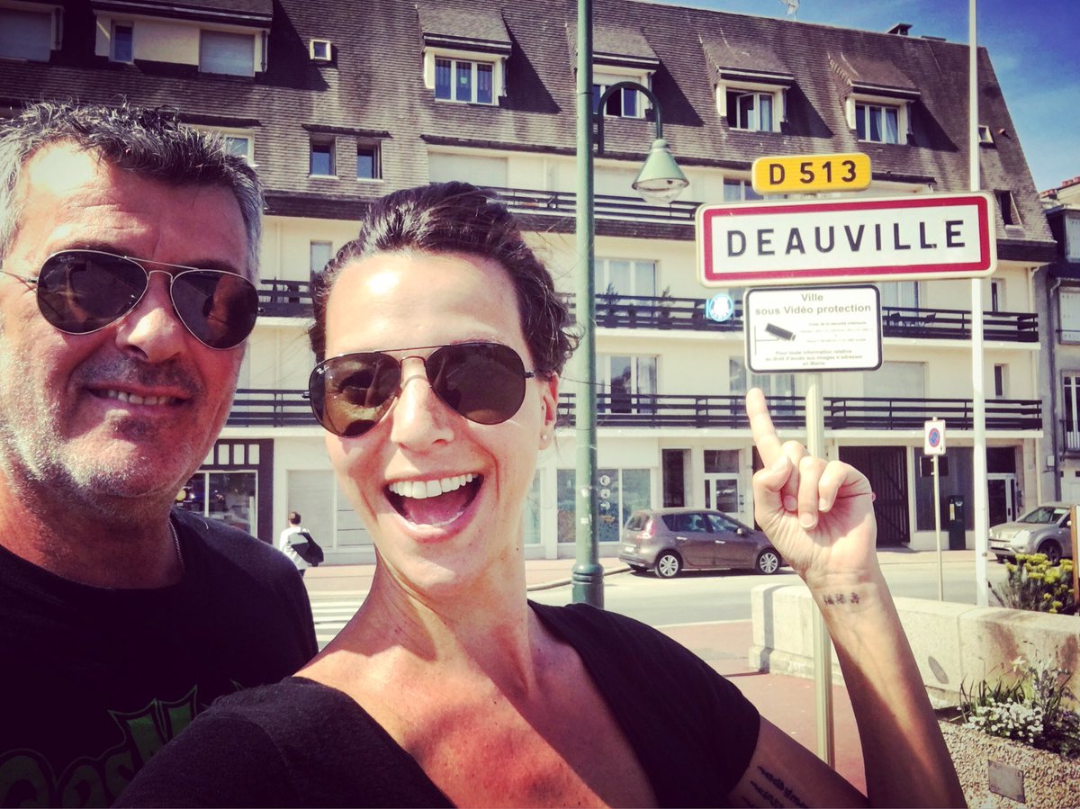 AudeHenneville's tweet photo. Nous y sommes ! Rendez-vous ce soir 20H30 pour la 1ere partie de @wgo_theshow (What's Going On - The show ) au Casino Barrière de Deauville😍 https://t.co/GD9SsDNlX1