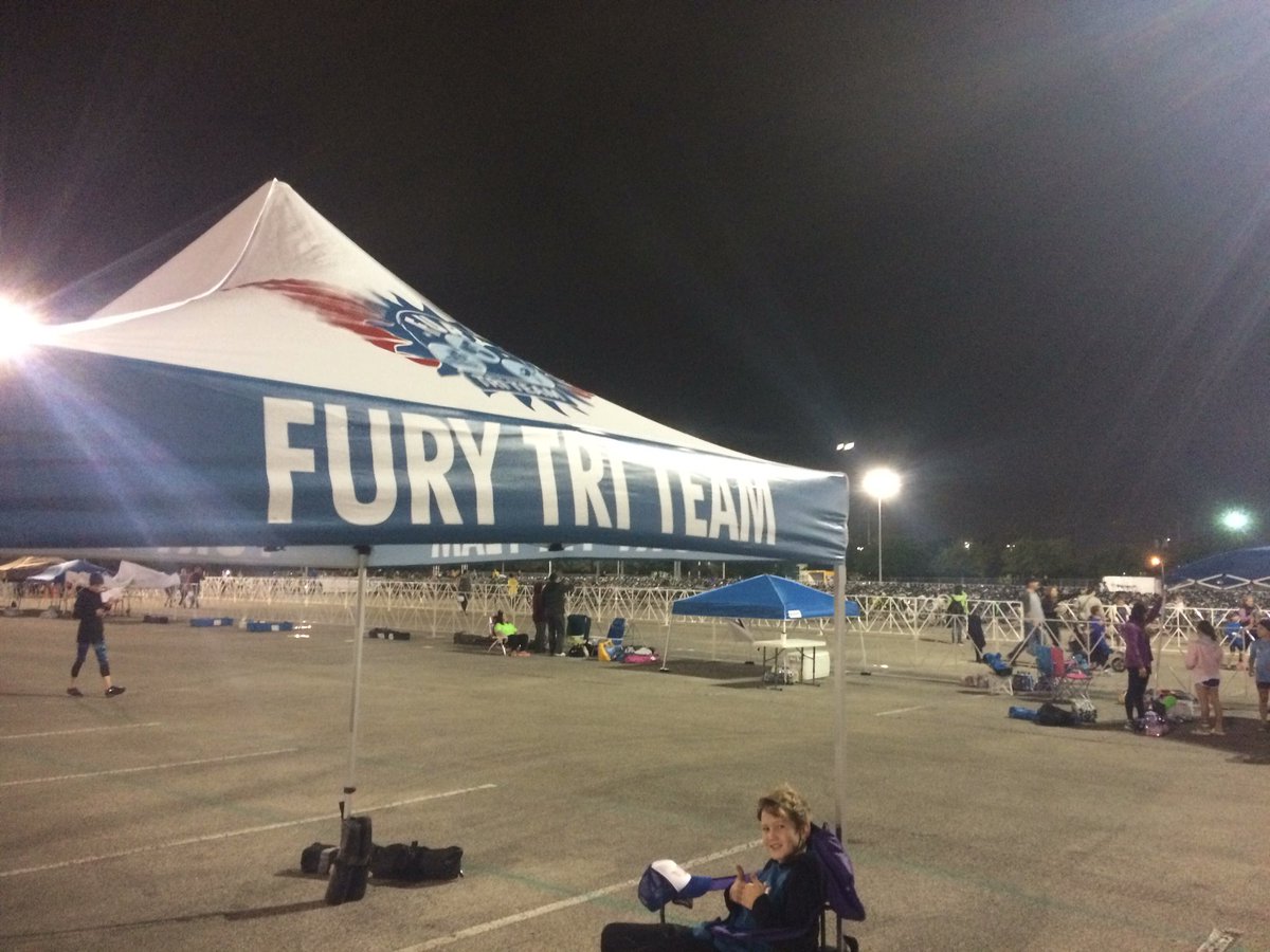 furytriteam's tweet photo. Getting ready to take on #houstontexanskidstri https://t.co/hErVP2I4DE