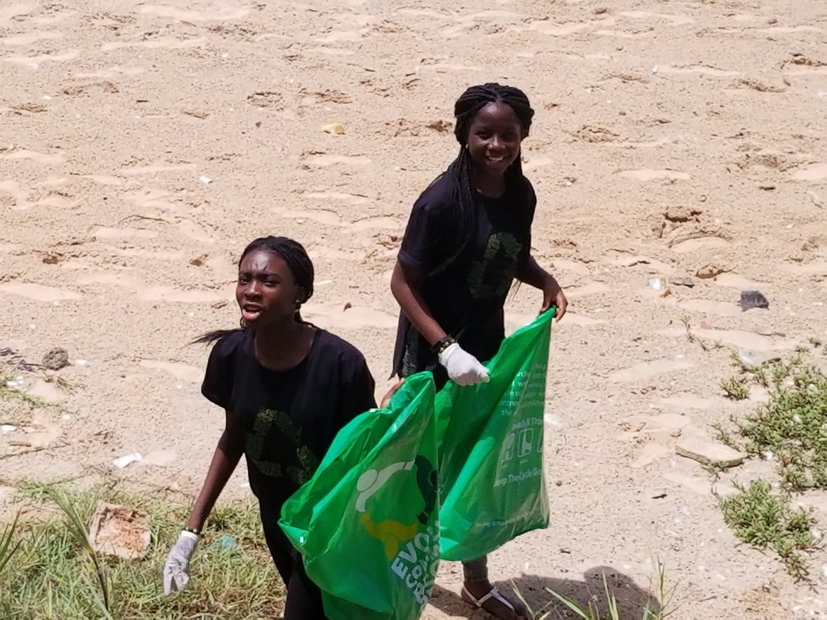 suramaking's tweet photo. Together we will Clean Ghana.
Beach Clean Up 
 @EarthDayAccra #EradicatingPlasticPollution 
#MarchForScience2018 
@EarthDayNewYork  @greenschoolsorg @GreenGhana360 @babilgre https://t.co/tqsIk9hcfZ