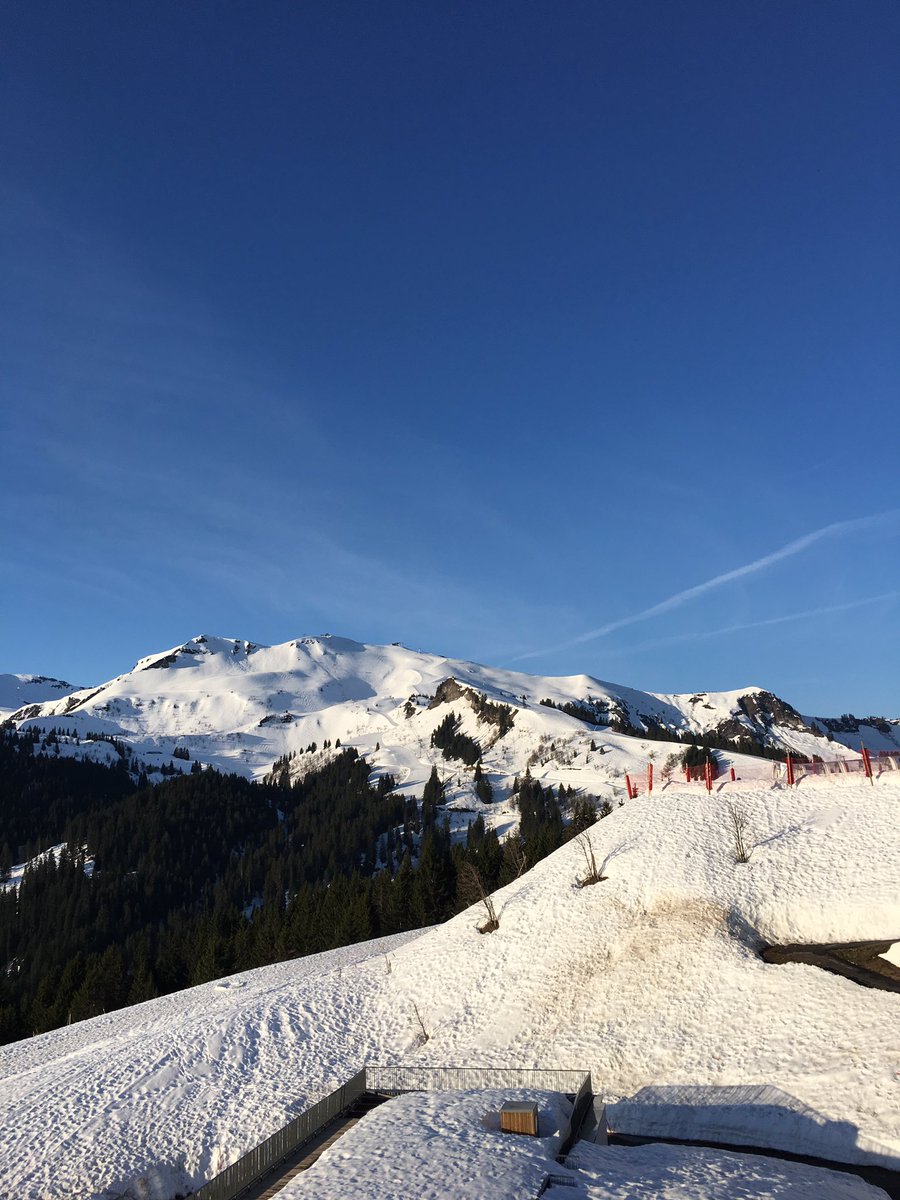 Neige et maillot de bain : c'est le cocktail réussi de @ClubMedFR GrandMassif Samöens Morillon #neige #printemps # 😎⛷🏊👍