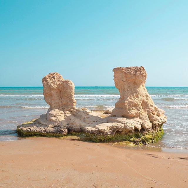 Le previsioni mentono! Ci si aspettava un sabato piovoso e invece...grazie a <a href="/gsantoro82/">Giuseppe Santoro</a> per aver catturato questo scampolo di estate 📷foto selezionata da <a href="/erikarotella/">🍛 Maraia Curry</a> 
#igersragusa #igerssicilia #santamariadelfocallo #seaside ift.tt/2HlcL2v