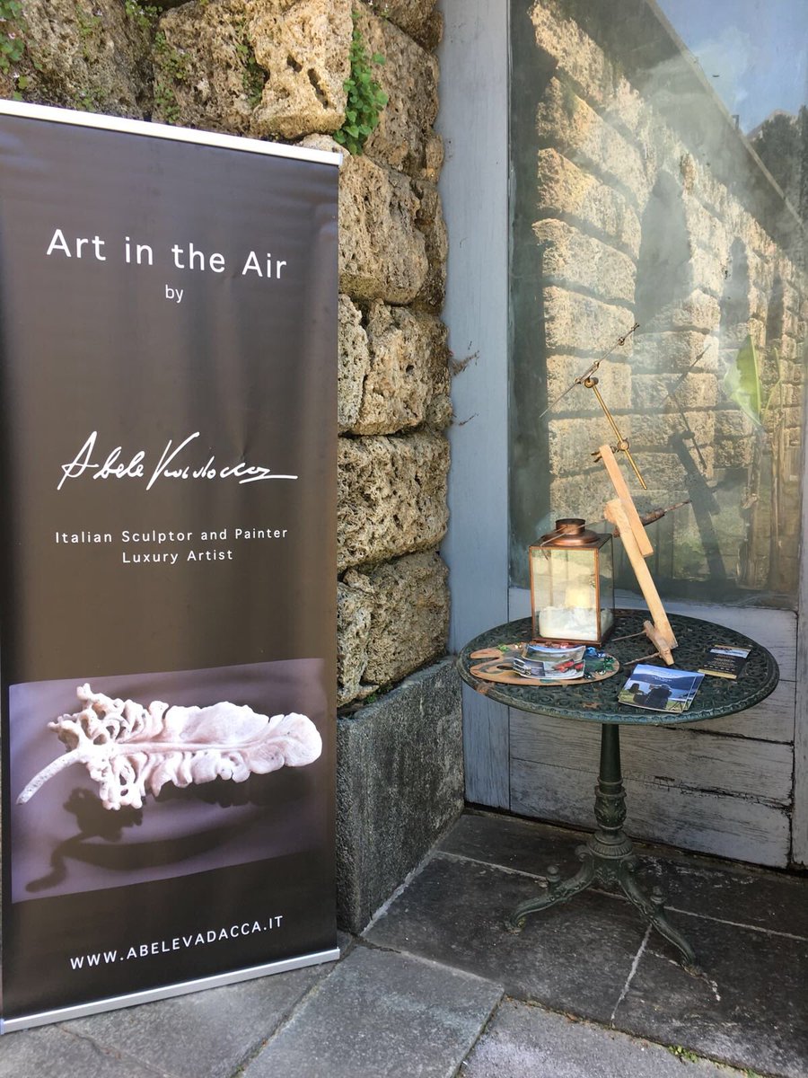 VillaMelziDEril's tweet photo. Art is in the air #abelevadacca #italianartist #italianart #giardinidivillamelzi #bellagio #lakecomo #lake #igercomo https://t.co/7SXZTe88Po