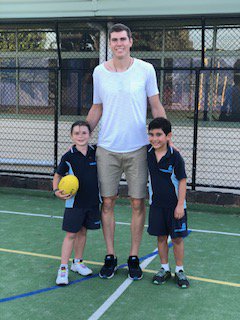 Libbi_Gorr's tweet photo. @CollingwoodFC @abcgrandstand @masonsixtencox#46 doing his best Kindergarten Cop effort when he helped with #schoolpick up. Interview tomorrow @abcmelbourne #LifewithLibbi #SundayMorning https://t.co/UgV741h6aw