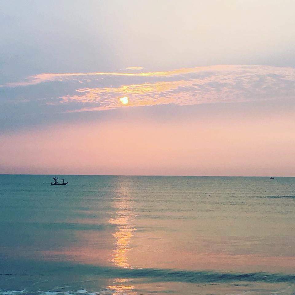 may every sunrise hold more promise, and every sunset hold more peace. Photo by <a href="/djamarillito/">Daissy Amarillo</a> (IG) 
#dusitthani #dusitthanihuahin #huahi #chaam #twilight #sky #evening #sea #nature #sun #beautiful #sunset #sunrise #blue