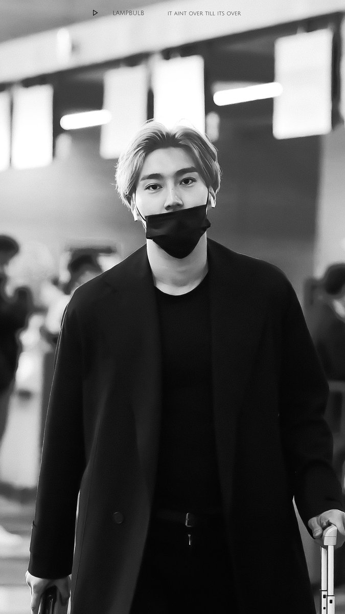 BULBLAMP's tweet photo. #SIWON 
>>180418 ICN✈️JFK Departure<<
‼️‼️
@siwonchoi https://t.co/vkR7u7L5Si