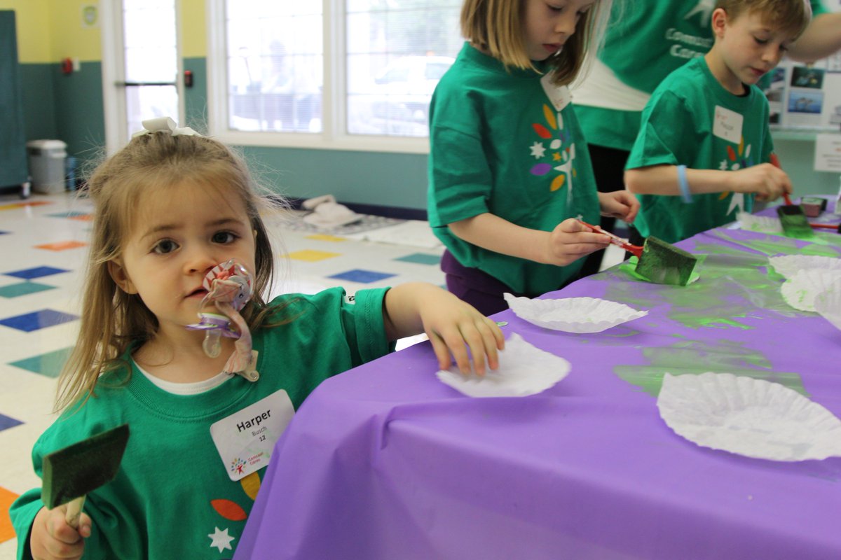 Mmadeja12's tweet photo. Celebrating our tenth consecutive #ComcastCaresDay at @MarklundCharity Little Angles in Elgin, IL! @ComcastNBCUCI @comcast @comcastcares https://t.co/X7VebWXRSu