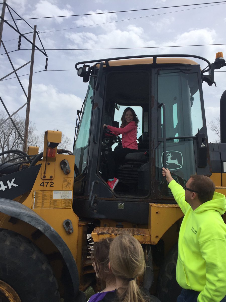PattyKWard's tweet photo. A big thank you to the Leawood Fire Station, Justice Center, and Public Works.  We experienced all aspects of our city. #leawoodks #brookwoodpride https://t.co/ZoSl2V0ZsS