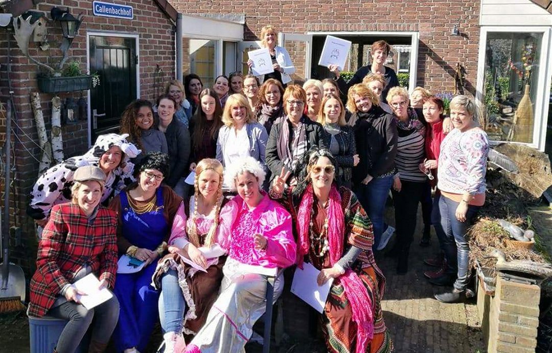 IvonBor's tweet photo. In 2016 bij mij thuis via een actief spel de eerst verantwoordelijke verzorgende een duwtje gegeven om de verpleegkundige opleiding te gaan volgen. Super trots op de hele groep . Sommige al geslaagd , andere over een paar maanden .Goed om even bij stil te staan https://t.co/gHuXcthX4F