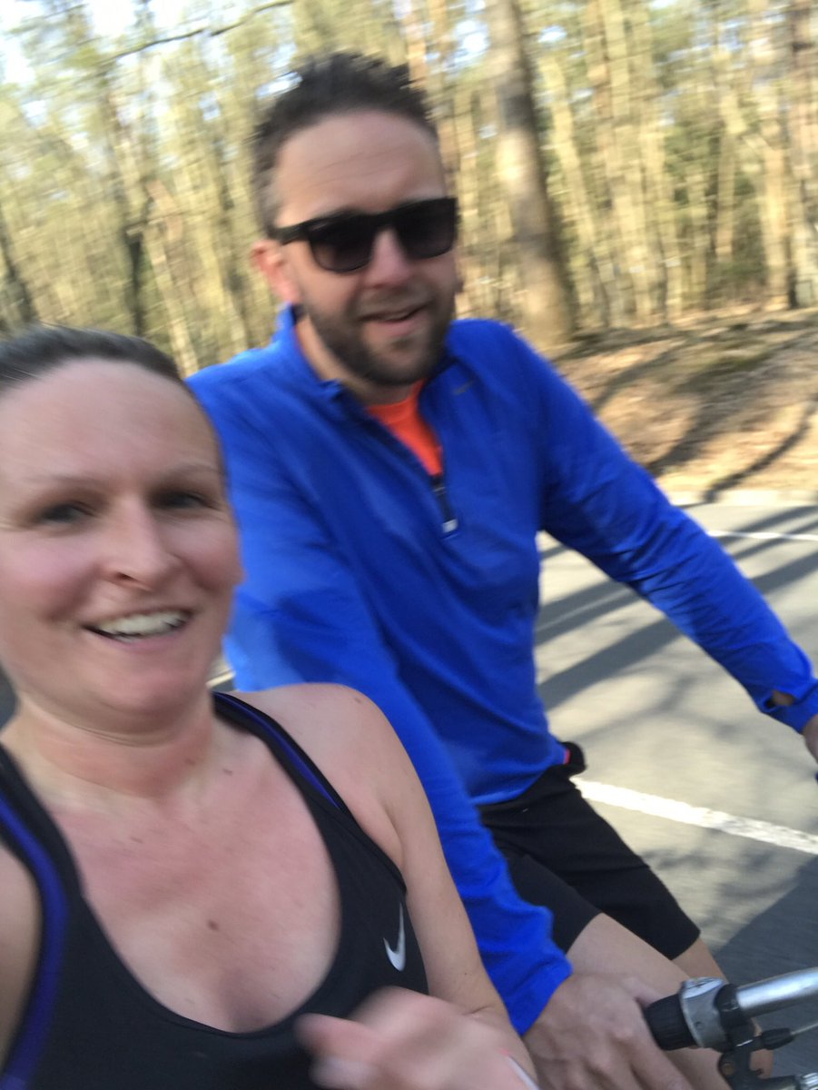 RunWriteRach's tweet image. Fastest 5km ever with hubby on his bike as my pacer! Groin strain still a pest but feeling stronger 💪🏻 @UKRunChat @nlrunning @runnersworldnl #chasingthehalf