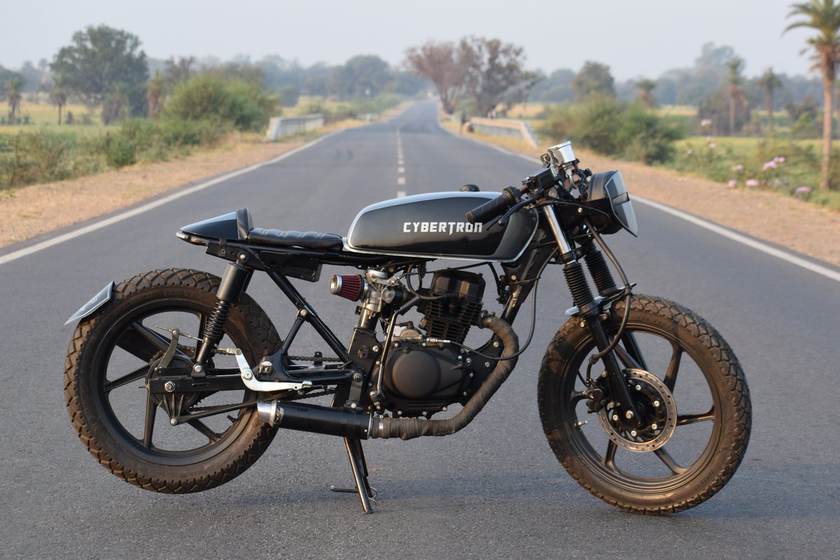 feelonwheel's tweet photo. Feel The Heat...
Project: CYBERTRON 
Custom Caferacer build by FOW Team.
link: https://t.co/3XNR7FqZQY
Like share and subscribe to our Facebook, Instagram and YouTube channel.
#custom #handbuild #caferacer #4STROKE #hondashine #125cc #machine #brouchernowavailable 
#FEELONWHEEL https://t.co/82ny3LyNFa